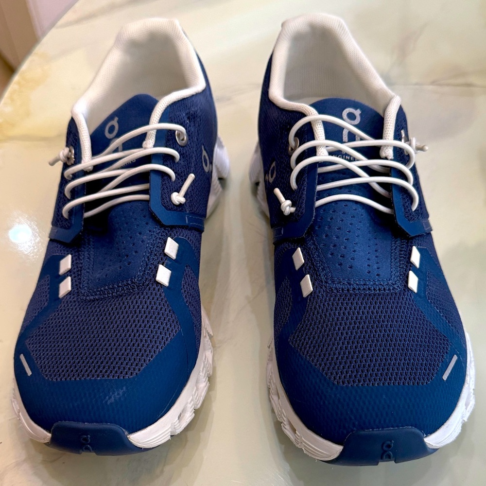 In Cloud running shoe Navy/White